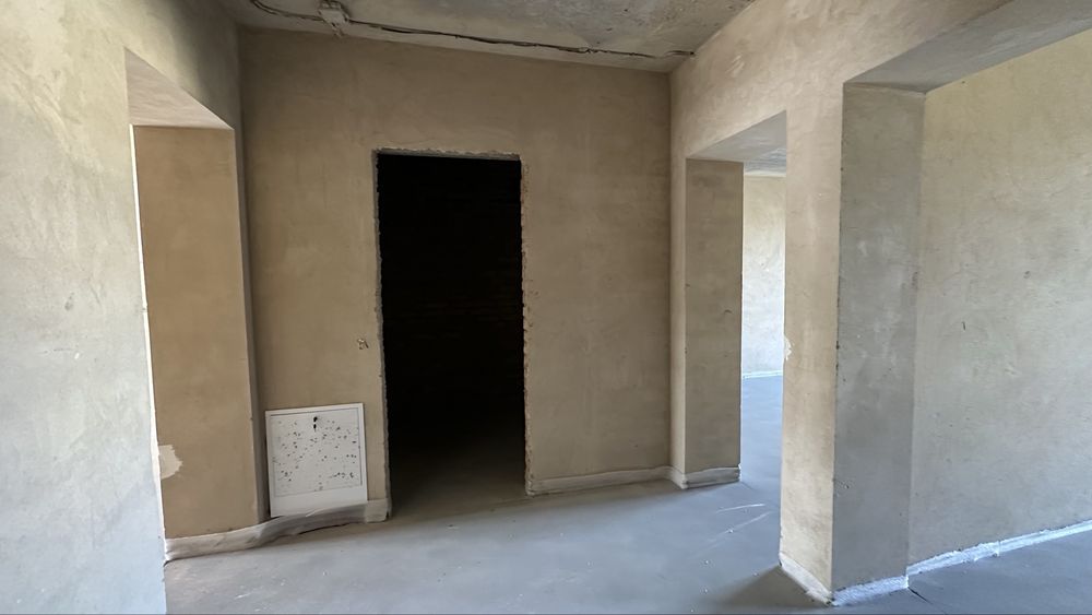 Продам готову 2 кімнатну квартиру в новобудові з панорамними вікнами на озеро