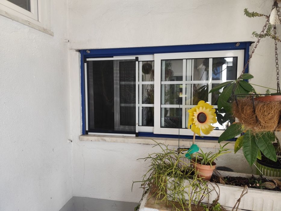 Janelas alumínio correr azul