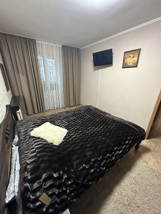 Велика 2 кімнатна квартира ( центр)  . Приймаємо компанї на свята !