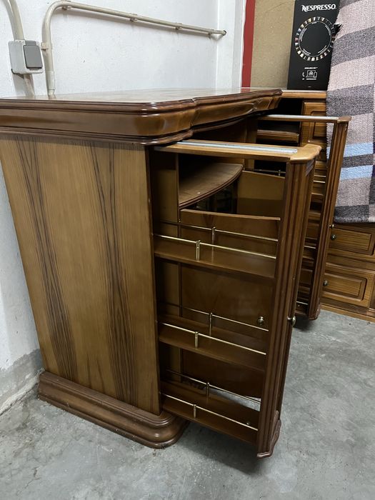 Movel de tv com garrafeira