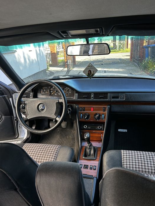 Mercedes 124 250D