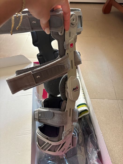 Joelheira para Artrose no Joelho Avançada - Medi M.4s OA Comfort