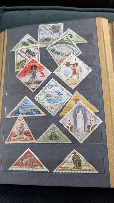 Klaser z zagranicznymi znaczkami z lat 30 - 70