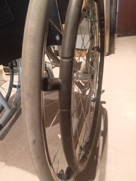 Cadeira de rodas básica