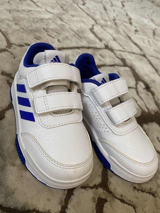 Кросівки білі adidas