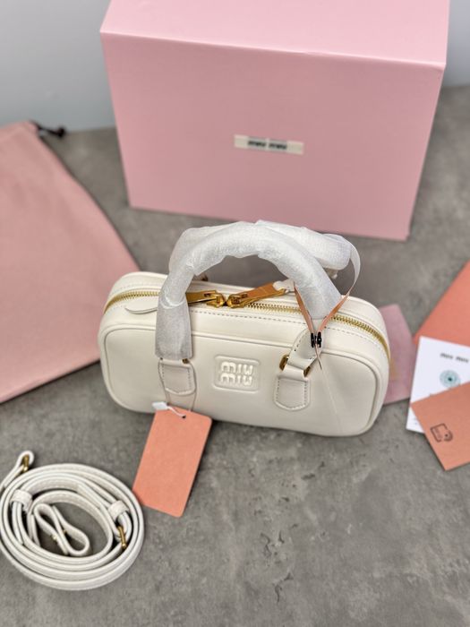 Шкіряна сумка у стилі miu miu