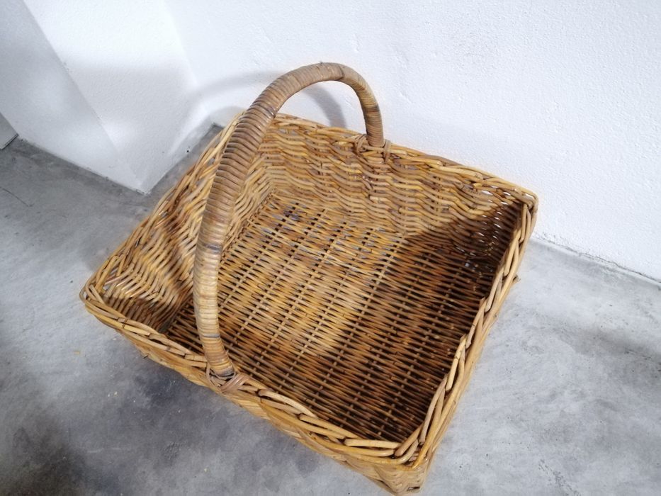 Cesta em verga grossa com capa