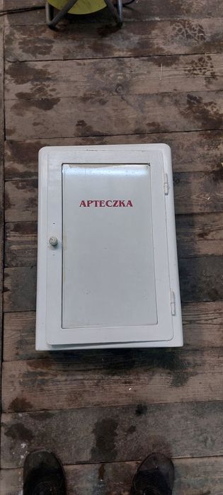 Apteczka metalowa klasyk z czasów PRL-u