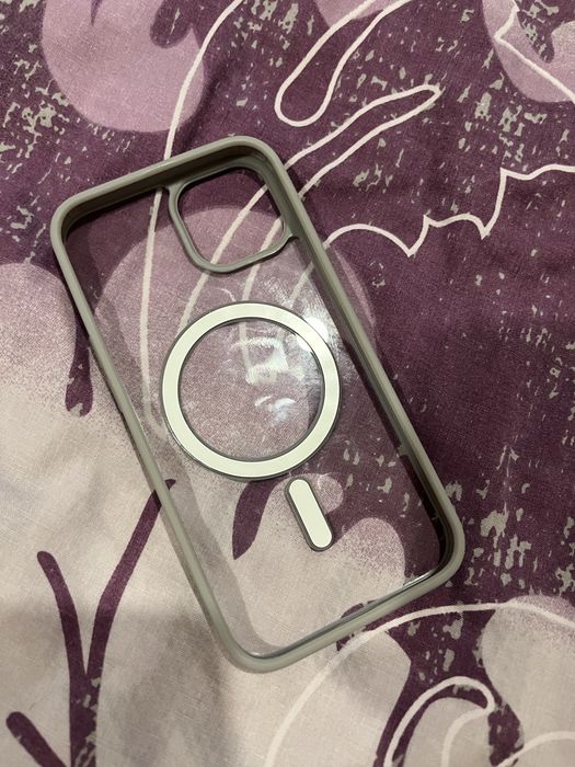 Продам чохол на iphone 13