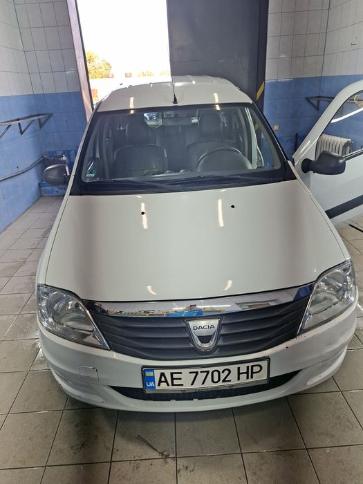 Продам сімейний автомобіль Dacia Logan