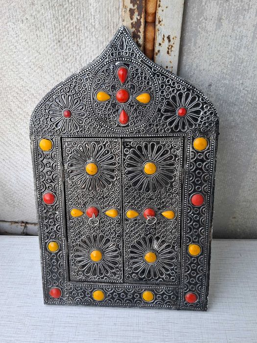 зеркало.          .        .