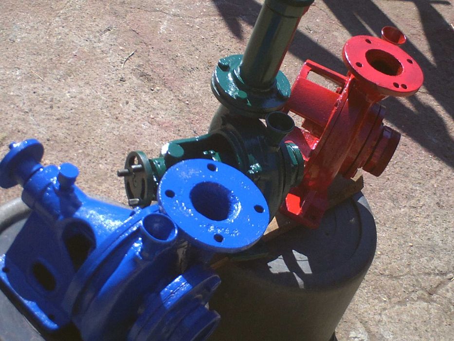 tres bombas de tirar agua de rega