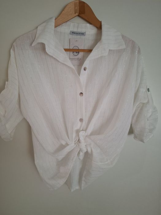 Blusa branca com fio prateado