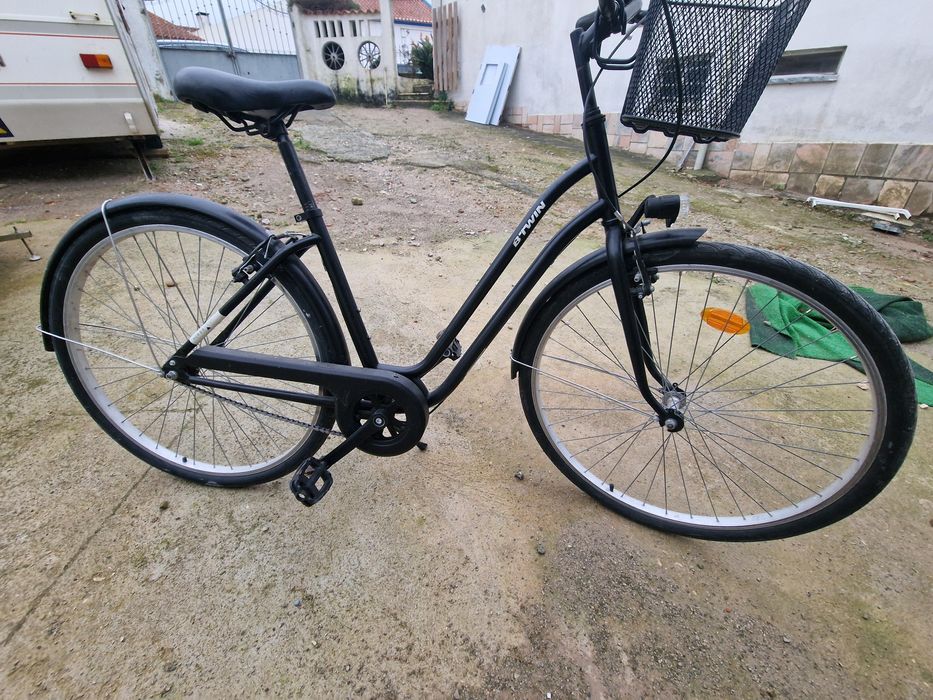 Bicicleta de cidade B’TWIN com cesto – Muito confortável