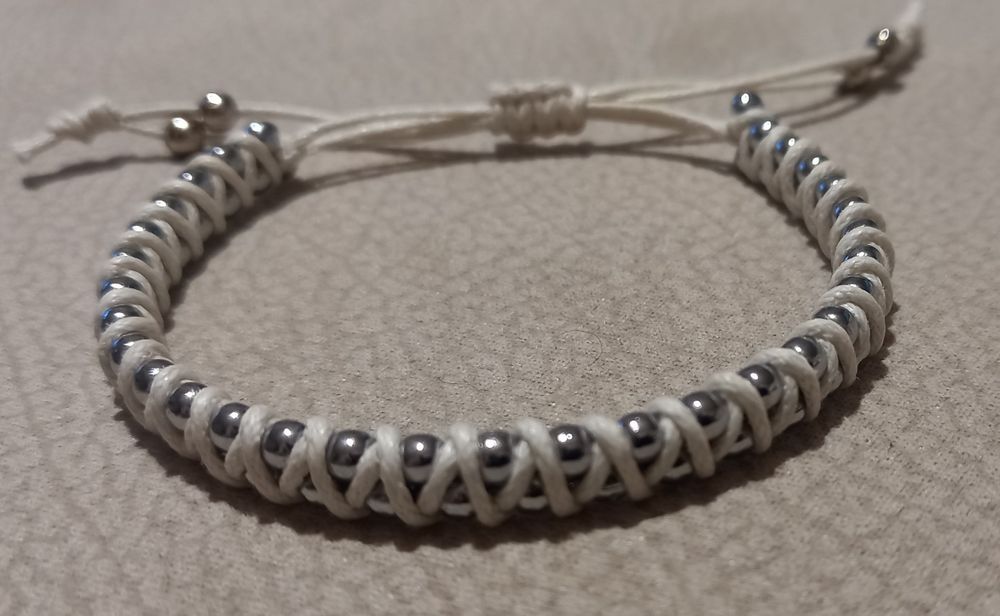 Pulseiras feitas à mão