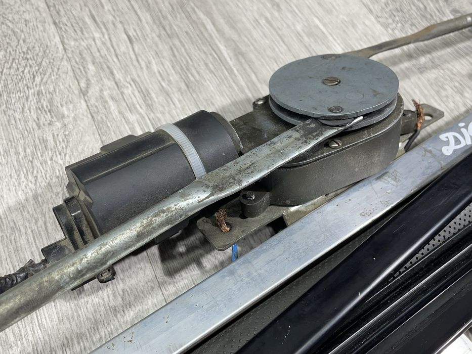Задня Електро Шторка BMW E34 Код:408