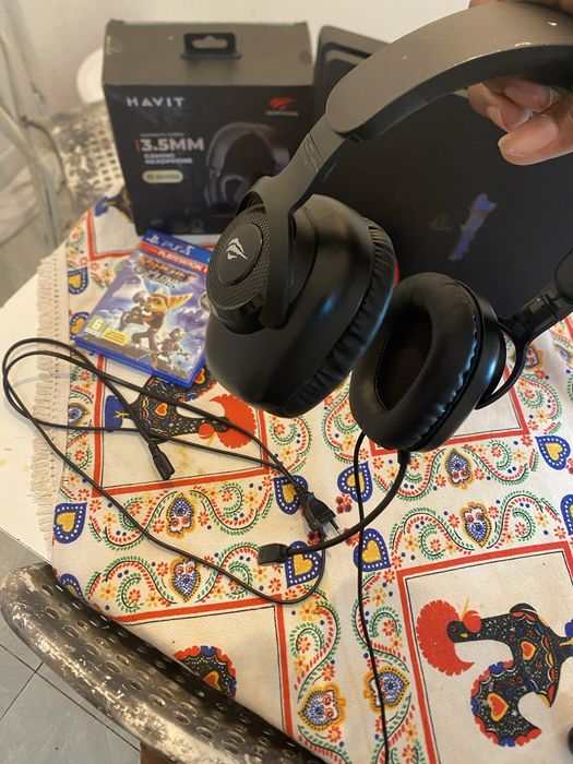 PlayStation 4 Slim troco por trotinetes em bom estado. já não tenho o comando vermelho mas posso dar mais jogos