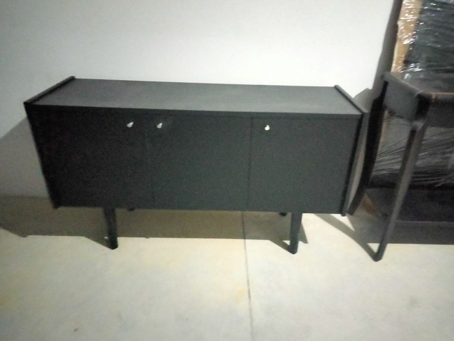 Aparador antigo totalmente renovado preto