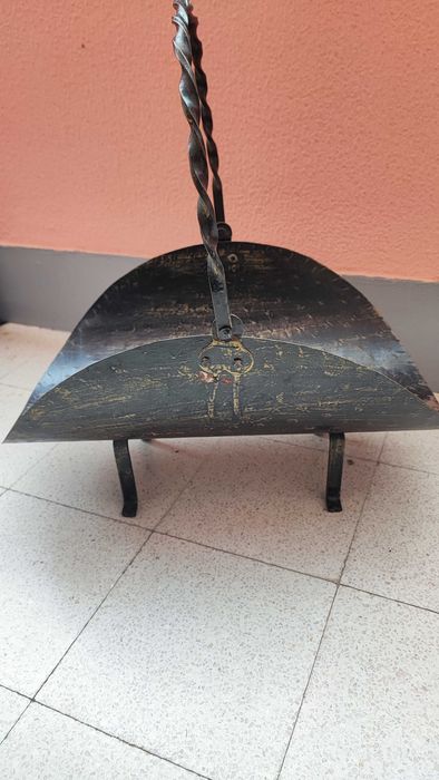 Suporte para lenha ou para revistas