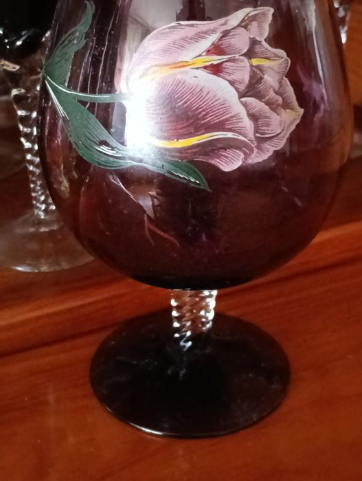 Belo copo balão grande e dois pequeninos copos