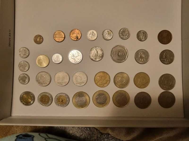 Conjunto de 33 moedas estrangeiras