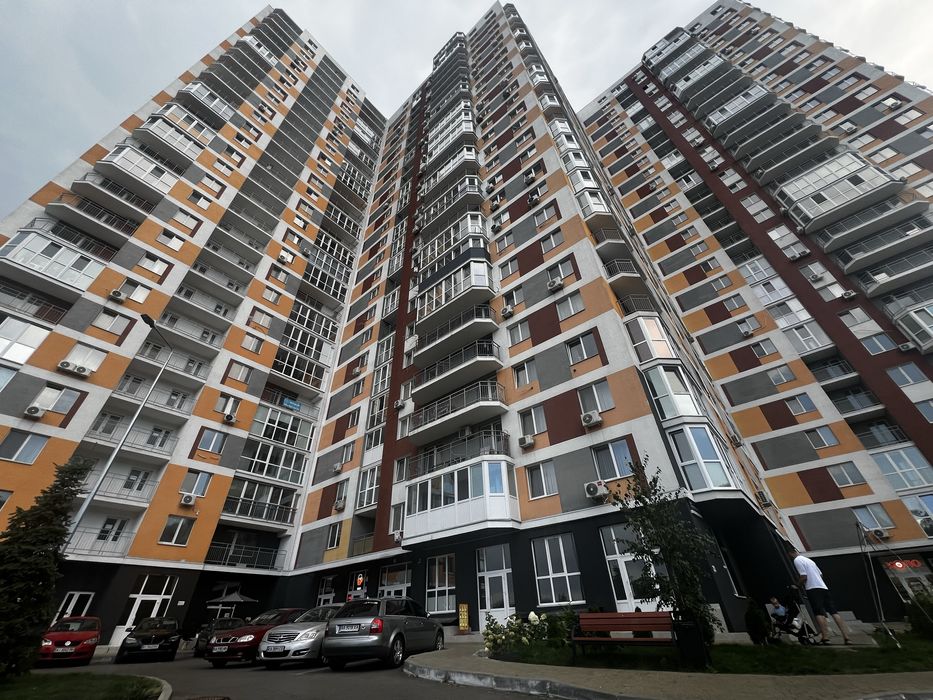 Новобудова оренда  фасад 15 кв комерція кавярня магазин