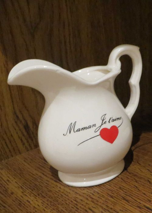 Jarro c/ lavanda em cerâmica, antigo, alusivo à Mãe