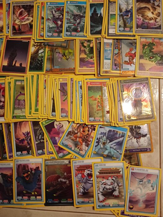 Cartas Invizimals batalha de caçadores