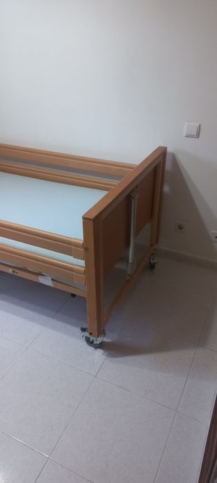Cama hospitalar eletrica