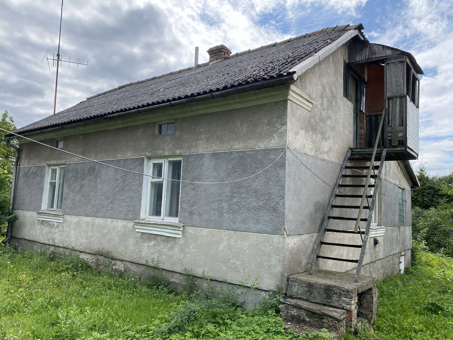 Продаж будинку та земельної ділянки