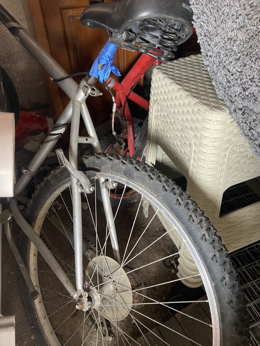 Bicicletas usadas com pecas em falta.