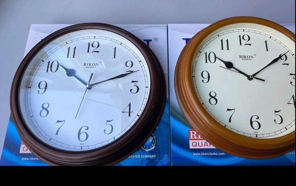 Круглые красивые настенные часы