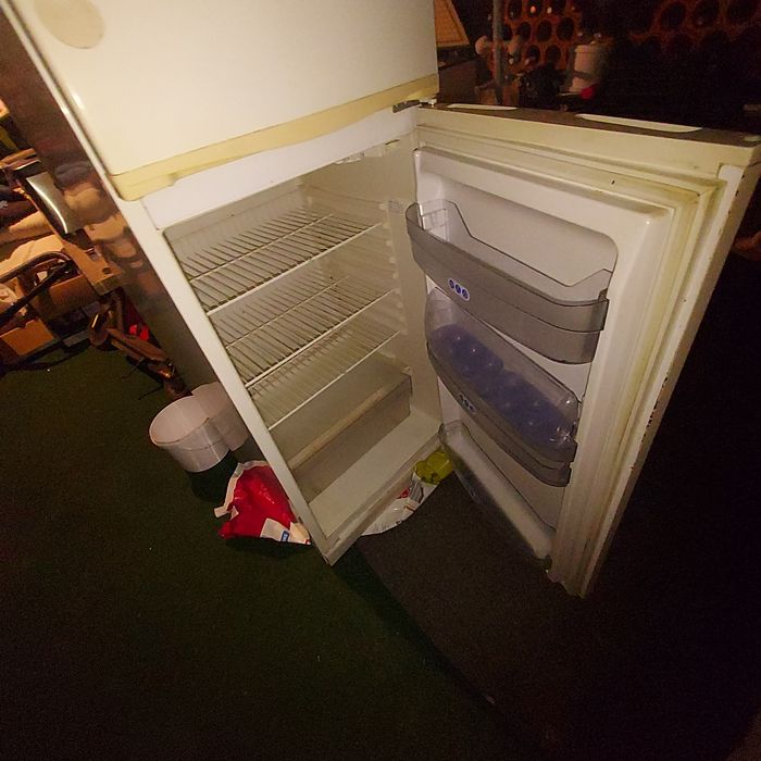 Frigorífico com congelador