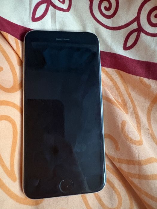 Iphone SE 2020 lekko uszkodzony