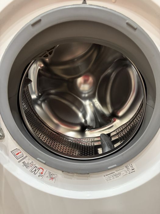 Продаю пральну машину Electrolux. 5 км від Києва. Лише самовивіз.