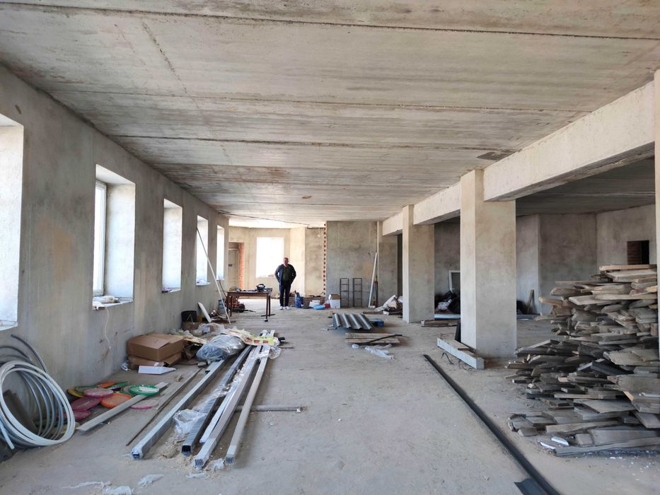 Продаж фасадної будівлі 1200 м² на міжнародній трасі, Вінницька обл.