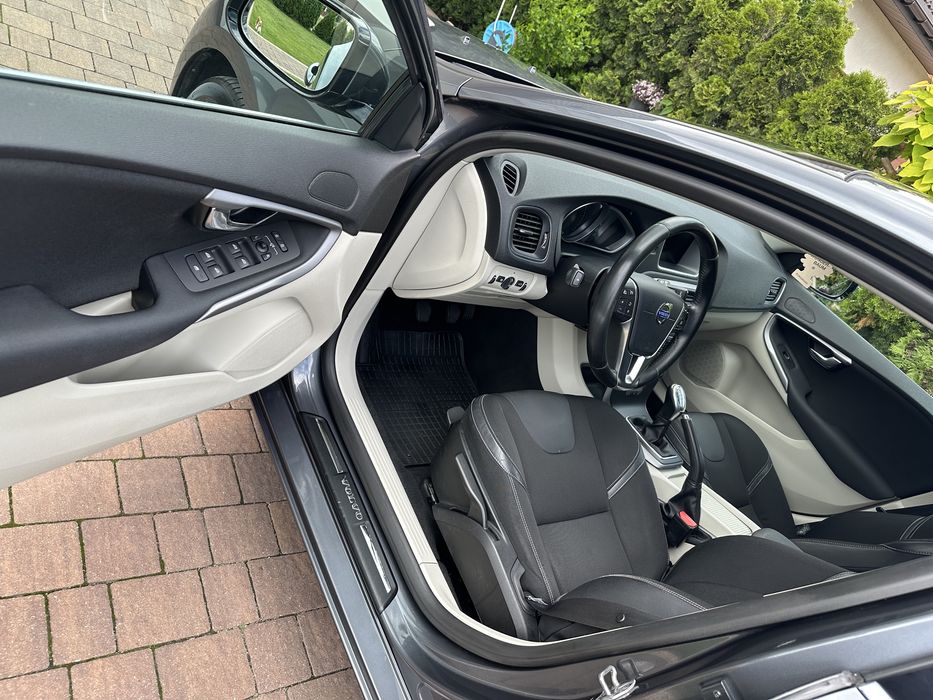 Sprzedam Volvo v40 d2