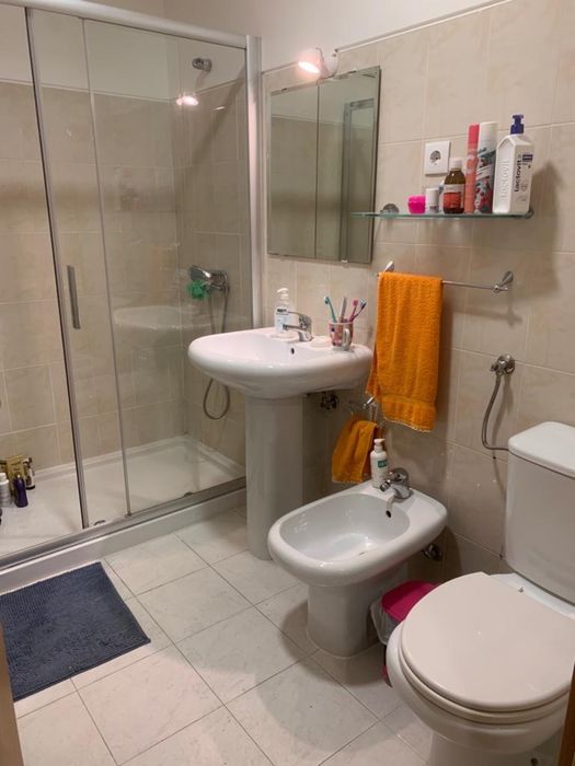 Alugo quarto na Quinta dos Barros perto do Hispital de Santa Maria e da Universidade Catolica