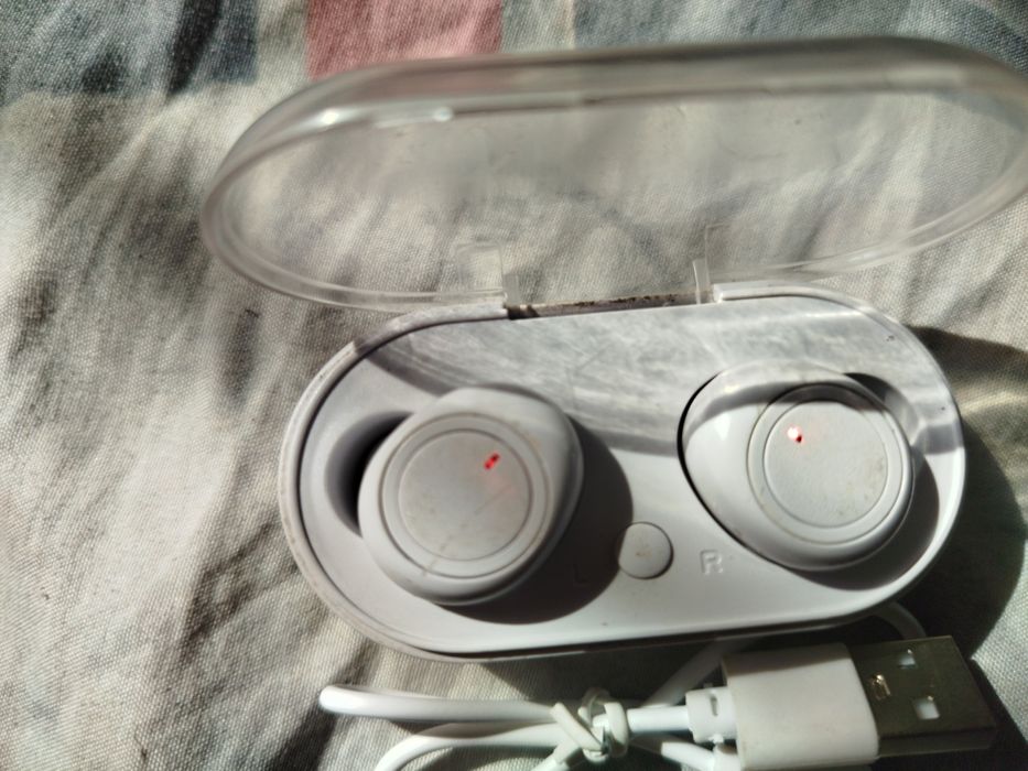 Продам вакуумные наушники TWS