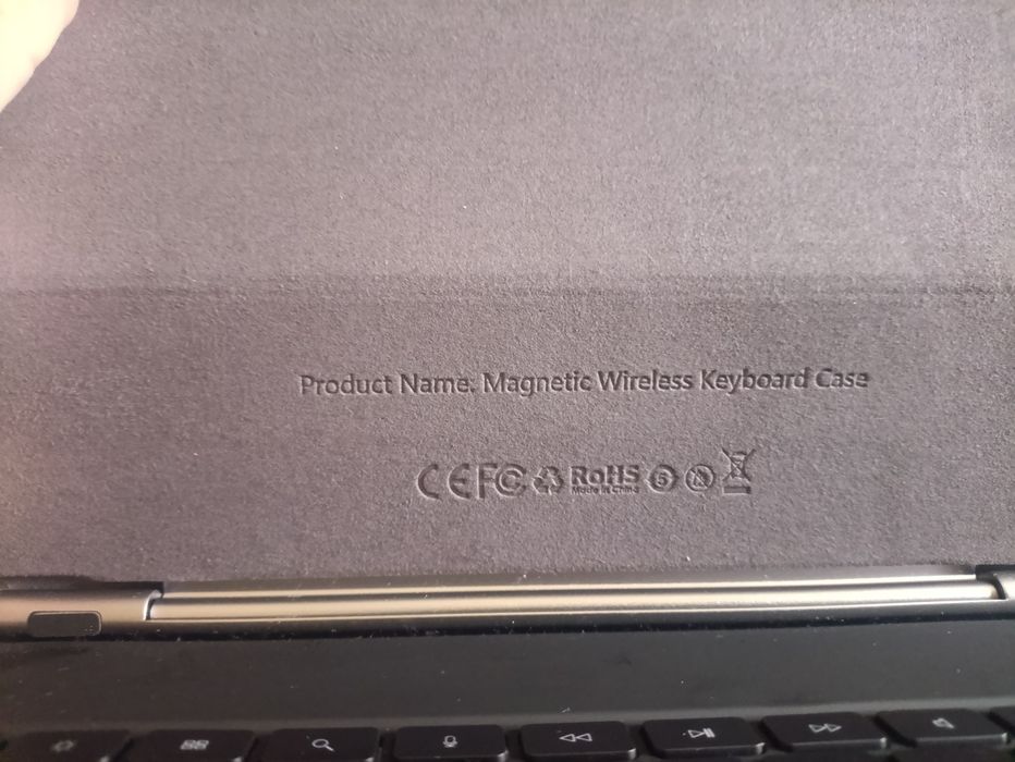 Capa protetora com teclado QWERTY