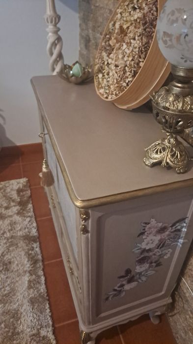 Movel bar ao estilo Queen anne