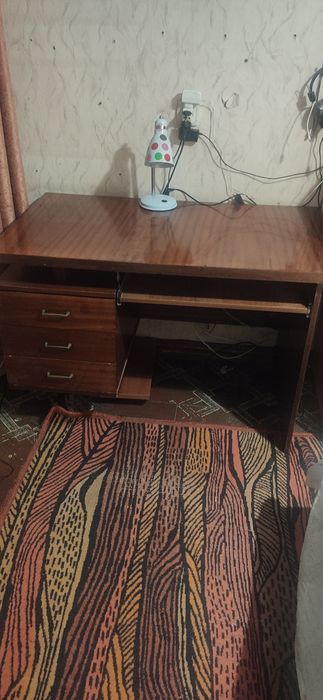 Стол письменный в хорошем состоянии
