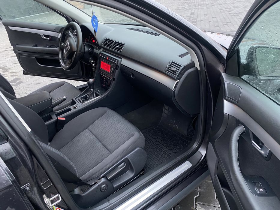 Дуже гарний стан.Колір Сірий.