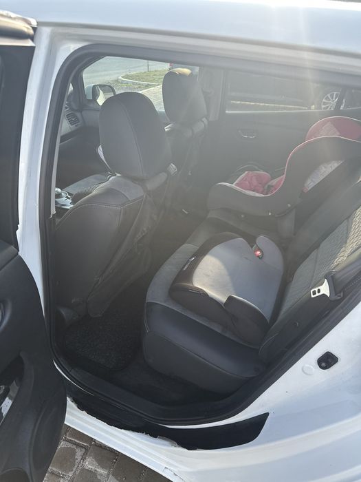 Продам Nissan Leaf
