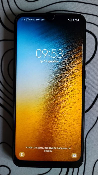 Продам Samsung Galaxy A50 4/64 GB в хорошем состоянии