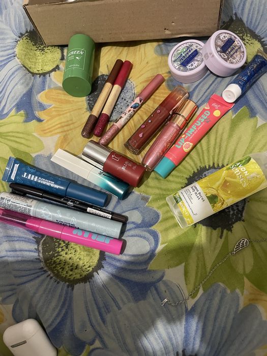 Косметика різна