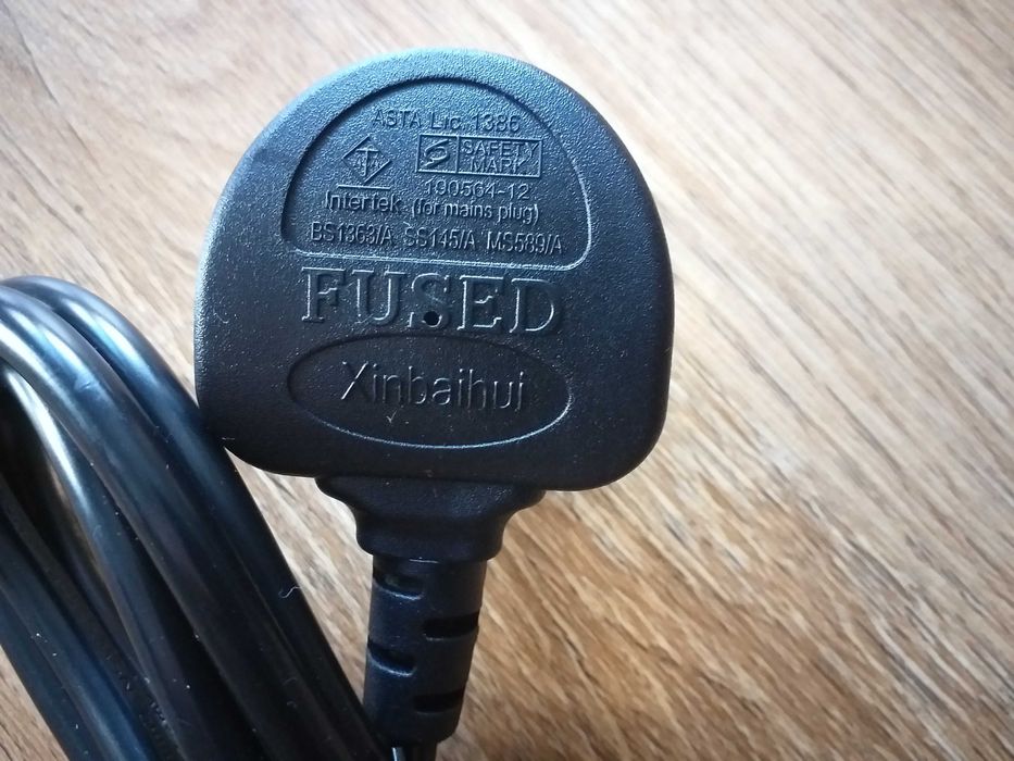 Przewód kabel zasilający z angielską wtyczką - nowy
