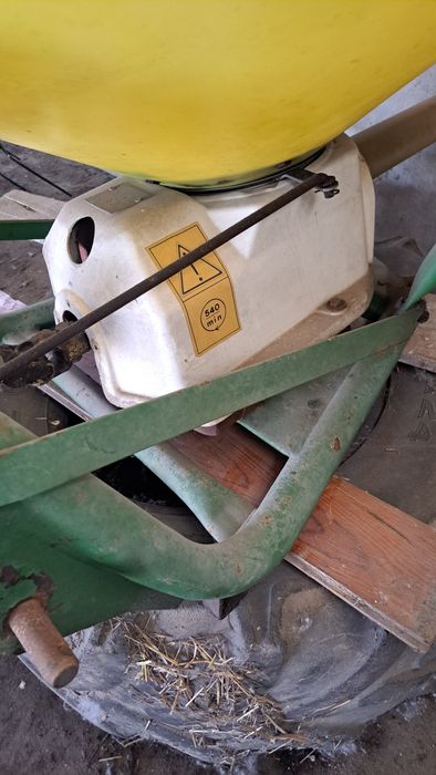 Distribuidor de Adubo e Sementes