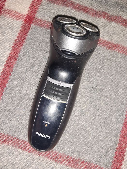 Електробритва PHILIPS HQ 6900
Характеристика:
Живлення - Від мер