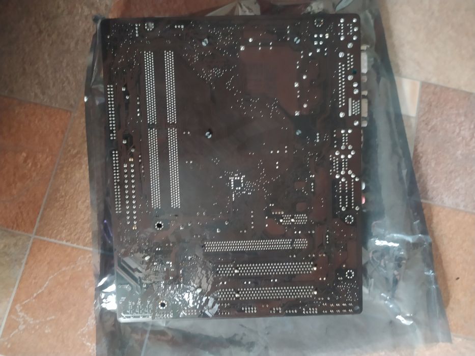 Материнська плата Asus P5PKL-AM+процессор+кулер+ОЗУ 4 гб